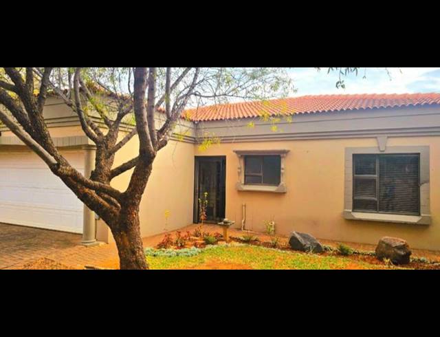 3 BEDROOM TOWNHOUSE FOR SALE IN DAN PIENAAR